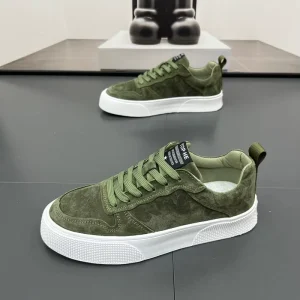 Autumn and Winter Fur-turning Men’s Trend Light Casual Sports Soft Soles Comfortable Board Shoes