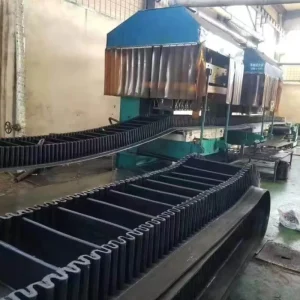 Corrugated Sidewall Conveyor Belt for Steep Angle Vertical Conveying with Cleated Skirt EP Fabric
