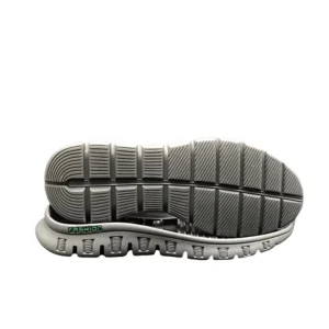 Rubber Soles Are Used to Make Men’s Leather Casual Sports Shoes Fly Woven Shoes