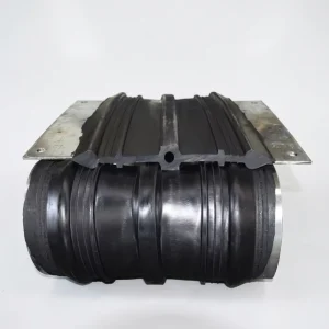 Steel-Edge Neoprene Rubber Waterstop Strip for Pipe Gallery Joints